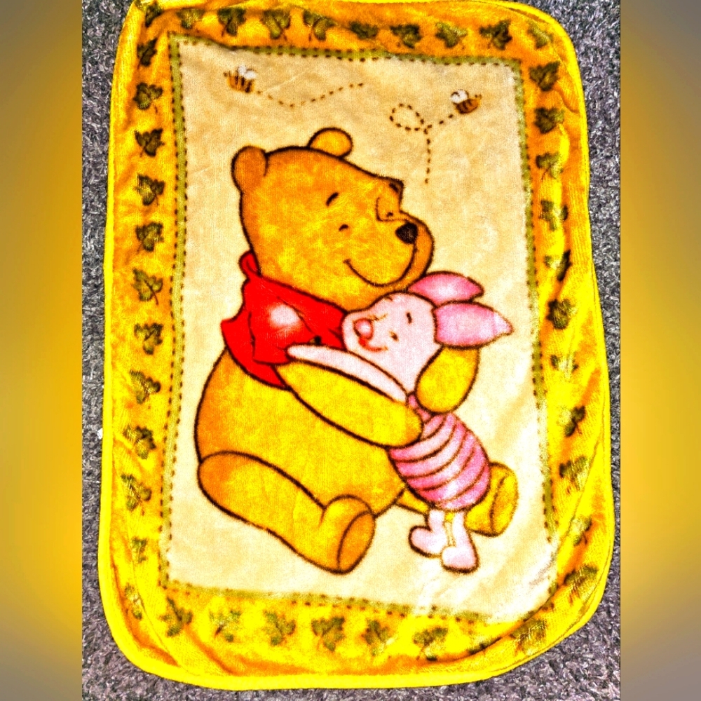 Vintage Disney Winnie the Pooh & Friends Fleece Unisex Nursery Bedding 28×42